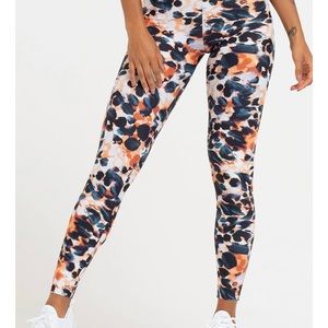 NEW lici fit v cut scrunch leggings